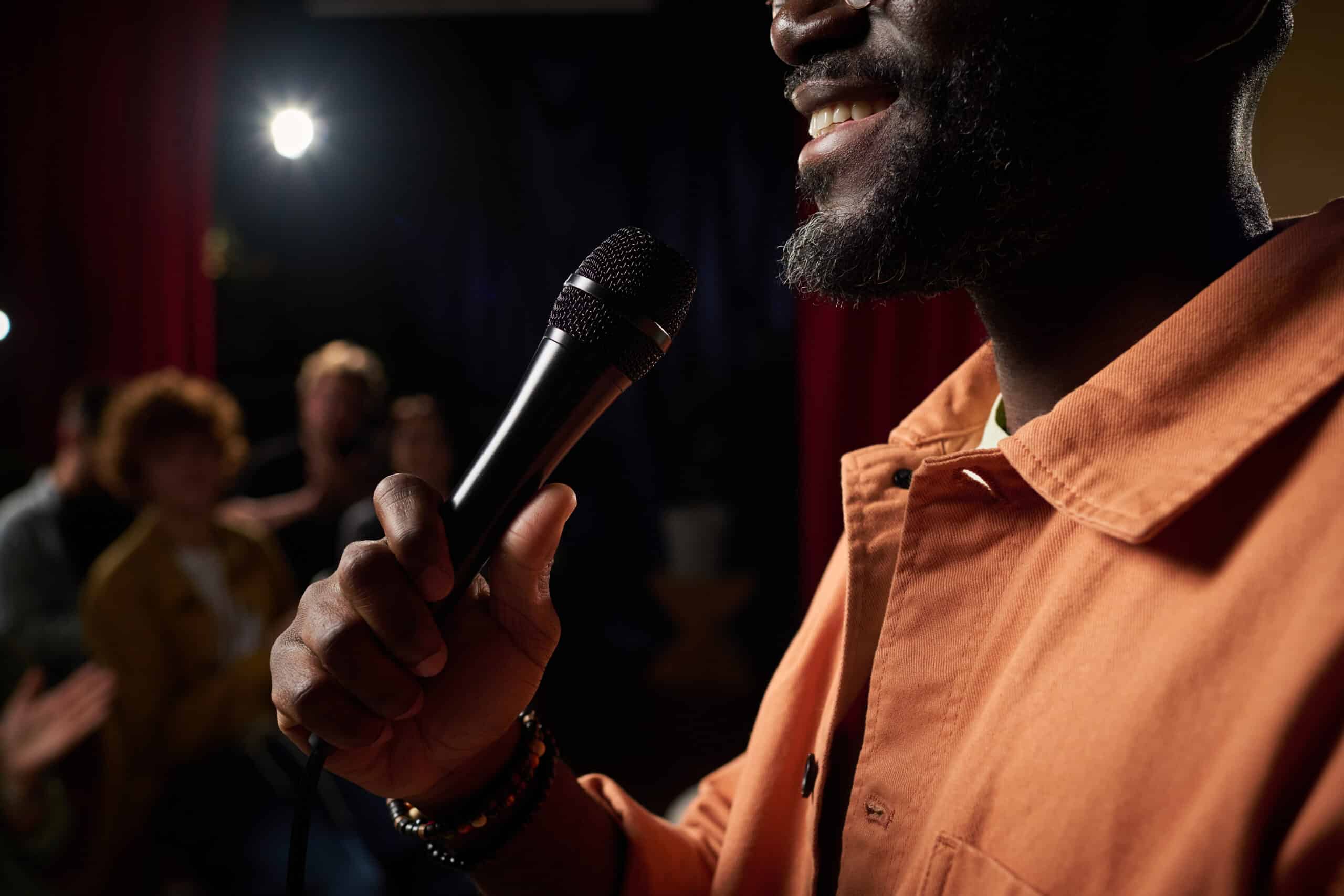 I + Humor = Skratt eller Skräck? Varför komiker inte behöver vara rädda för AI